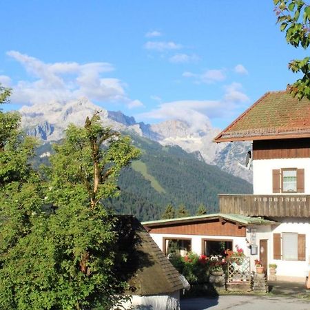 Pfeiffer Alm Am Sonnenhang Mit Blick Auf Die Zugspitze Garmisch-Partenkirchen Exteriör bild