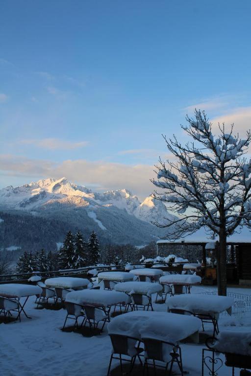 Pfeiffer Alm Am Sonnenhang Mit Blick Auf Die Zugspitze Garmisch-Partenkirchen Exteriör bild