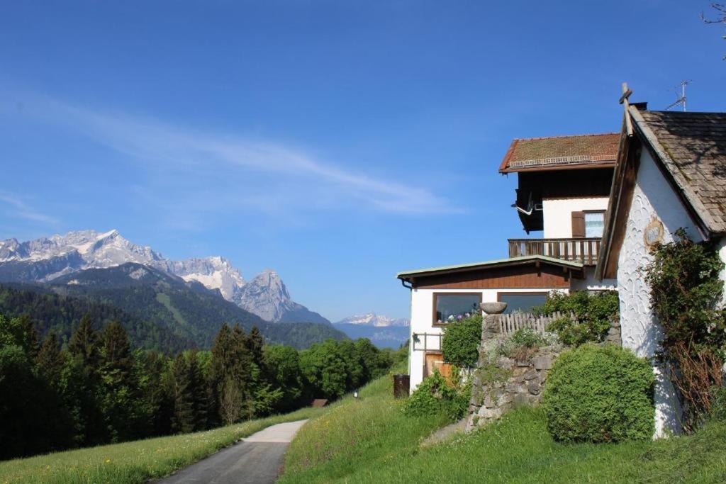 Pfeiffer Alm Am Sonnenhang Mit Blick Auf Die Zugspitze Garmisch-Partenkirchen Exteriör bild