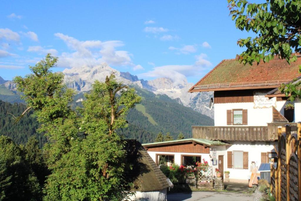 Pfeiffer Alm Am Sonnenhang Mit Blick Auf Die Zugspitze Garmisch-Partenkirchen Exteriör bild